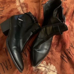 Guess Black leather boots